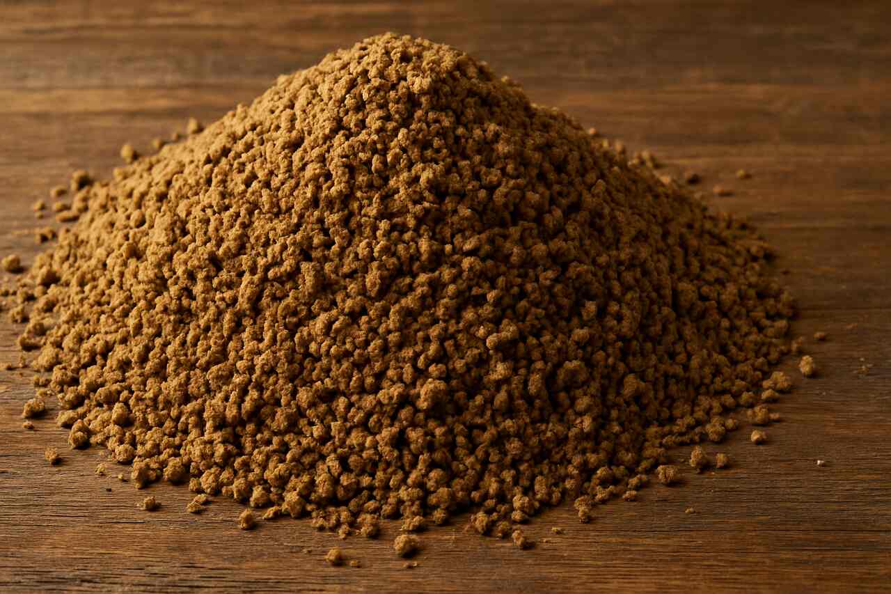 Farelo de algodão em textura granulada utilizado na alimentação animal